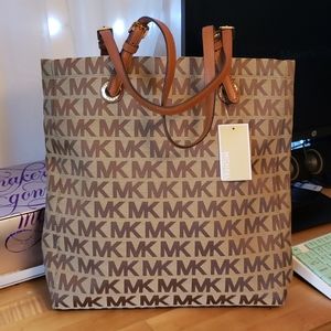Micheal Kors BNWT Tan/Brown Canvas Jet Set Tote